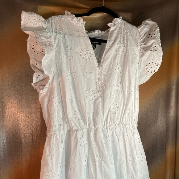 Eloquii Dresses & Skirts - Size 20 Eloquii Elements white eyelet dress. Front bottom sewn up. 50” long‎